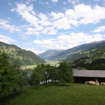 Haus Gugglberger Apartamento Hainzenberg